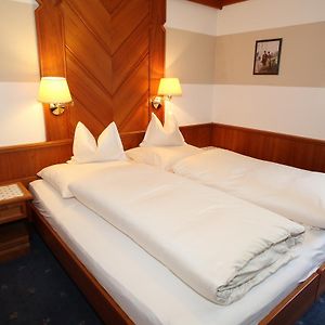 Standard Zimmer mit Kingsize-Bett